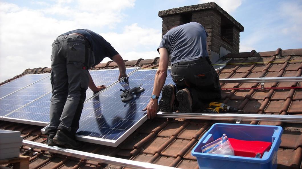 schone economie zonnepanelen